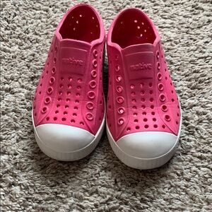 Native Jefferson Slip on Sneaker size 10 in hot pink